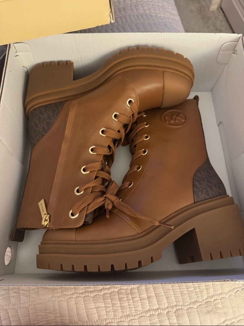 Michael Kors Hanley Leather and Signature Logo Trim Boot Size 7.5 NIB - Picture 4 of 5